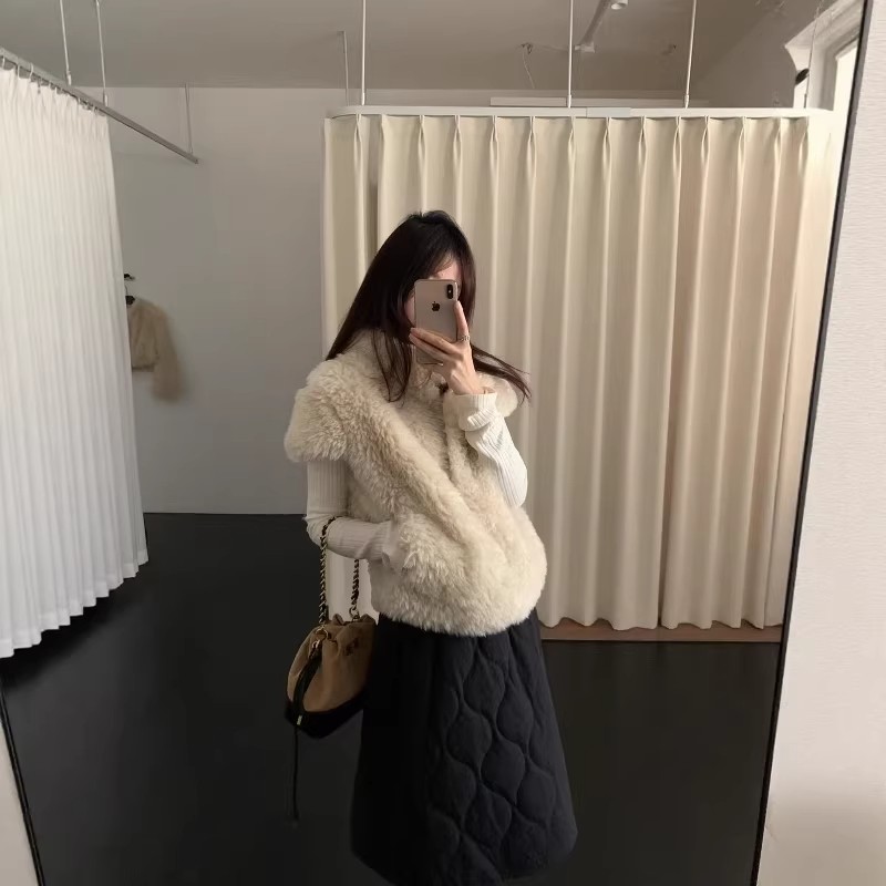 2026新款仿皮毛一体环保皮草马甲小斗篷甜美风毛毛外套短上衣坎肩