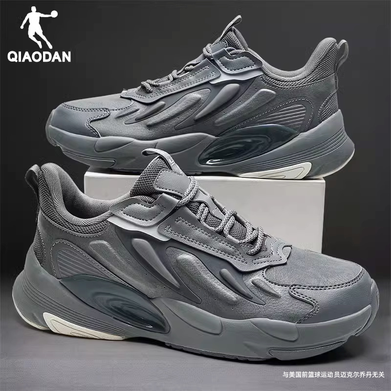 中国乔丹男鞋2025秋冬款皮面跑步鞋防水减震官方旗舰店正品运动鞋