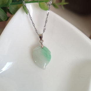 新品 实物拍照 原创高贵天然翡翠飘翠绿水蜜桃玉吊坠玉石项坠项链