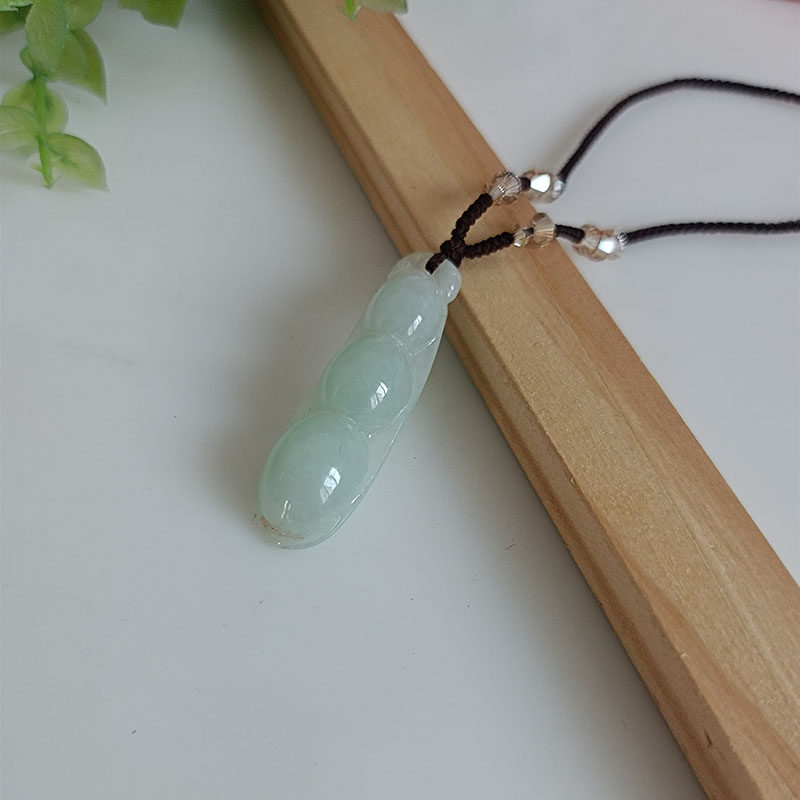 天然缅甸翡翠冰种玉豆青色四季豆平安平安玉吊坠项链（仅此一件）