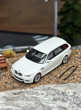 KING MODEL 1/64 宝马E61 M5旅行 白色 合金封闭模型