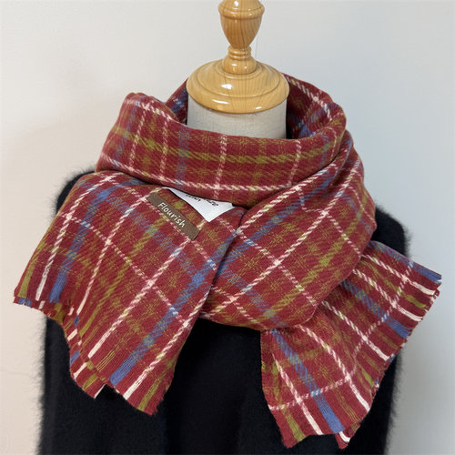 温暖的红色格子仿羊绒围巾