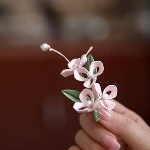 新中式胸针女2025新款手工缠花花朵高级感衣服点缀别针旗袍配饰