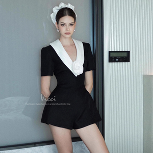 赫本风撞色V领花朵高端奢华大牌连体裤一体式连体短裤女夏25新款