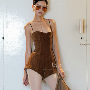 女2026新款 法式 显瘦阔腿连体短裤 纯欲辣妹修身 复古麂皮吊带连体裤