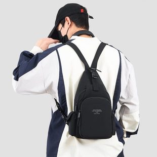 2026质量好三角小包多用斜挎胸包双肩9.7寸平板伞游玩水杯位小包