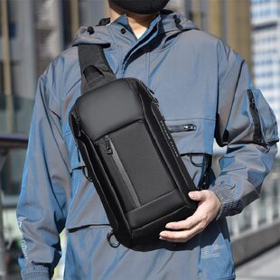 2026暴雨级防泼水竖款方形多袋男式大斜挎胸包10寸平板伞逛街背包