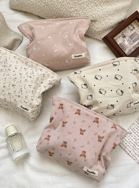 新款可爱小熊灯芯绒化妆包大容量便携洗漱包手拿包收纳袋