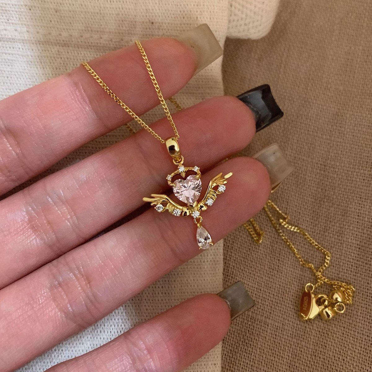 小红书爆款闪钻爱心小翅膀吊坠项链女甜美气质高级锁骨链一件代发