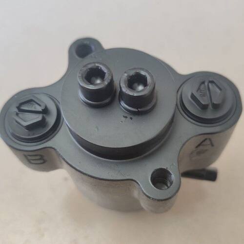 新源65/75轮式挖掘机 夹木器中心分流器 中央回转接头油封