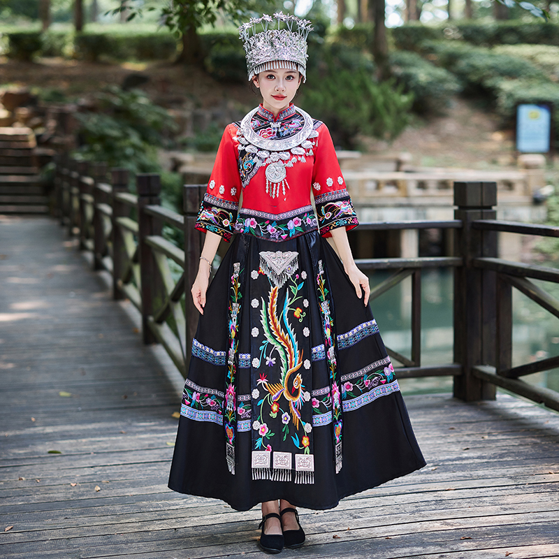 苗族服装女新款少数民族服饰成人女侗族彝族瑶族传统衣服演出服