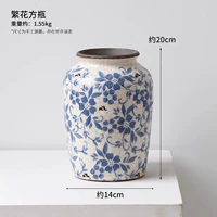 Квадратная ваза с цветочным узором в стиле ретро