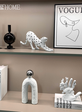 现代轻奢高级感小众艺术摆件