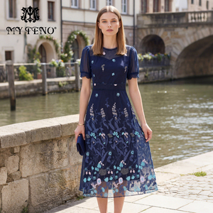 马天奴夏季新款蓝色绣花网布连衣裙子短袖收腰长裙气质女洋气时尚