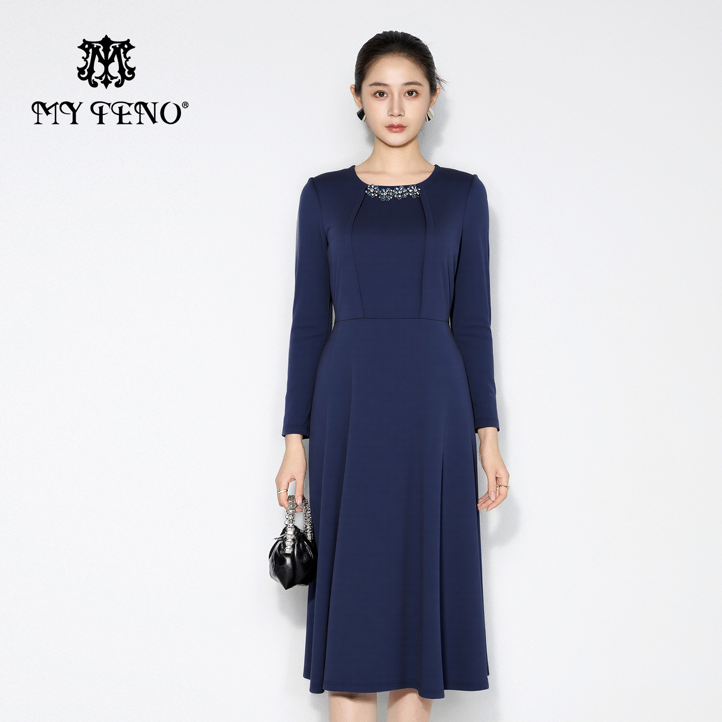 马天奴钉珠圆领收腰长袖连衣裙