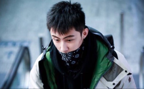 同款围嘴黑白几何花图案方巾