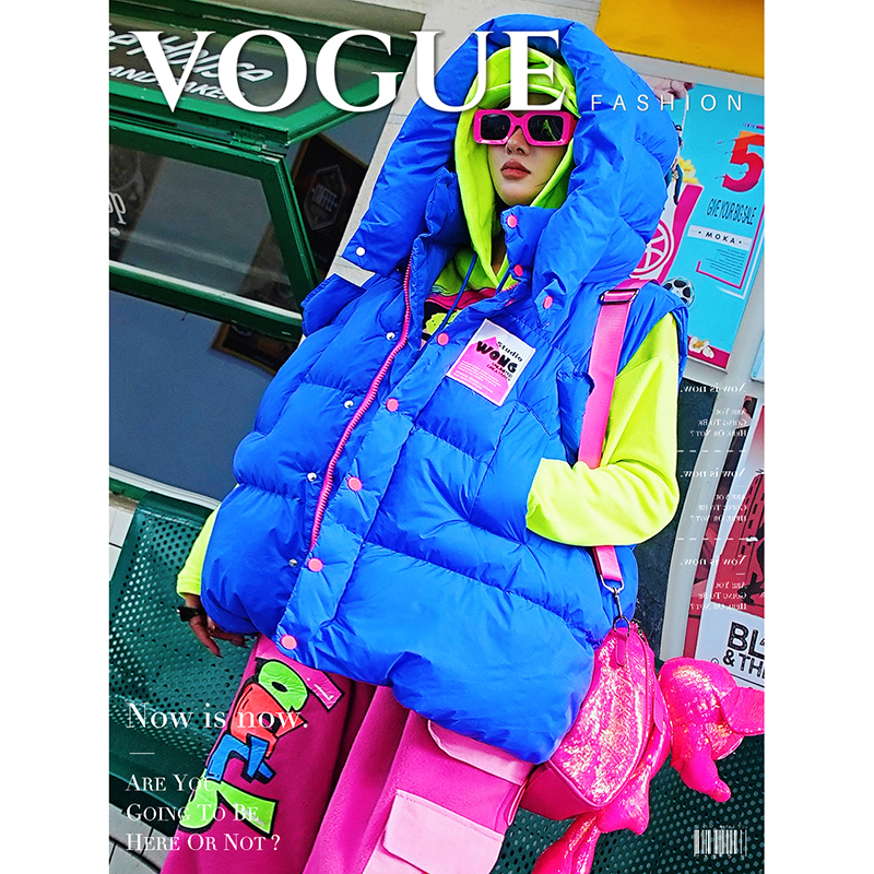 宝蓝白色彩色字母休闲棉服马甲女