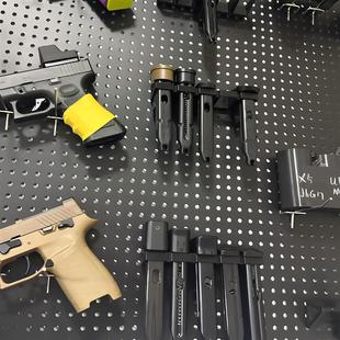 通用短弹夹支架收纳适用金属圆孔16MM孔距洞洞板配件可改宜家方孔