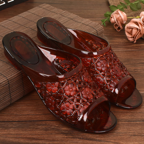 新款拖鞋女鞋子女士妈妈凉拖鞋家居浴室洗澡防滑水晶鞋夏外穿老式