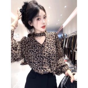 复古豹纹V领镂空衬衫女长袖2026秋季新款设计感百搭显瘦气质上衣