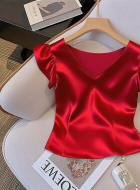 2026夏季新款独特高级感V领红色显瘦上衣飞飞袖超好看缎面小衫T恤