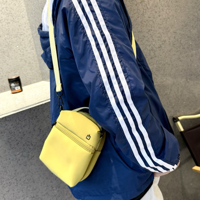 小众设计感小方包单肩斜挎小包包休闲轻便小包潮牌新款手机包百搭