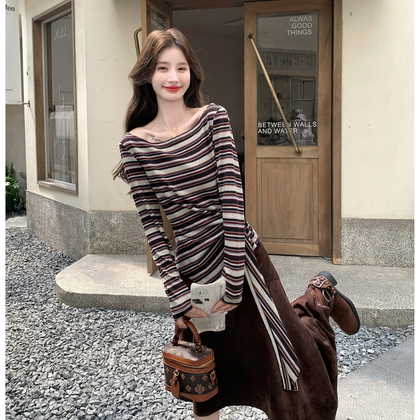 美拉德一字肩条纹长袖上衣女早秋设计感收腰麂皮半身中长裙两件套