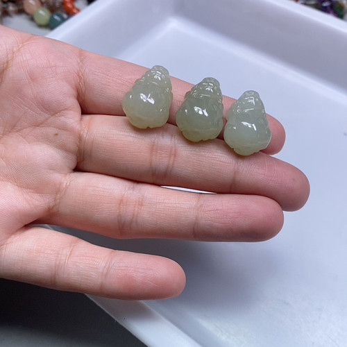 20x15mm和田玉冰晴水胖貔貅吊坠1个