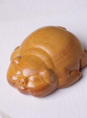 柏木 黄金檀雕刻躺平猪款摆件摆饰规格6.6×5.5×2.6书房家具装饰