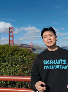 SKALUTE黑色圆领套头卫衣街头滑板字母发泡印花宽松运动H043