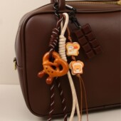 创意ins风碱水面包挂件挂饰miu系时尚 包包挂件钥匙扣女 百搭个性