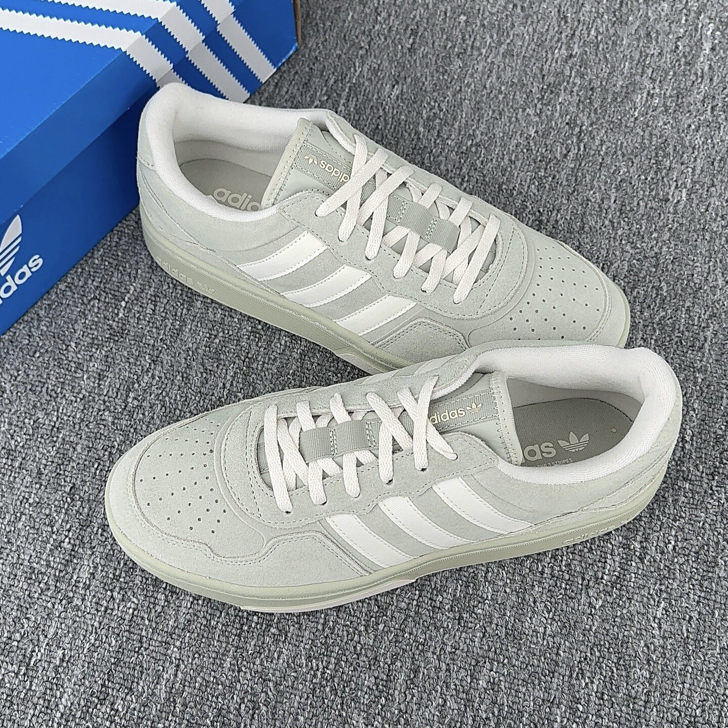 Adidas /阿迪达斯三叶草舒适百搭低帮情侣休闲板鞋男女同款ID6071