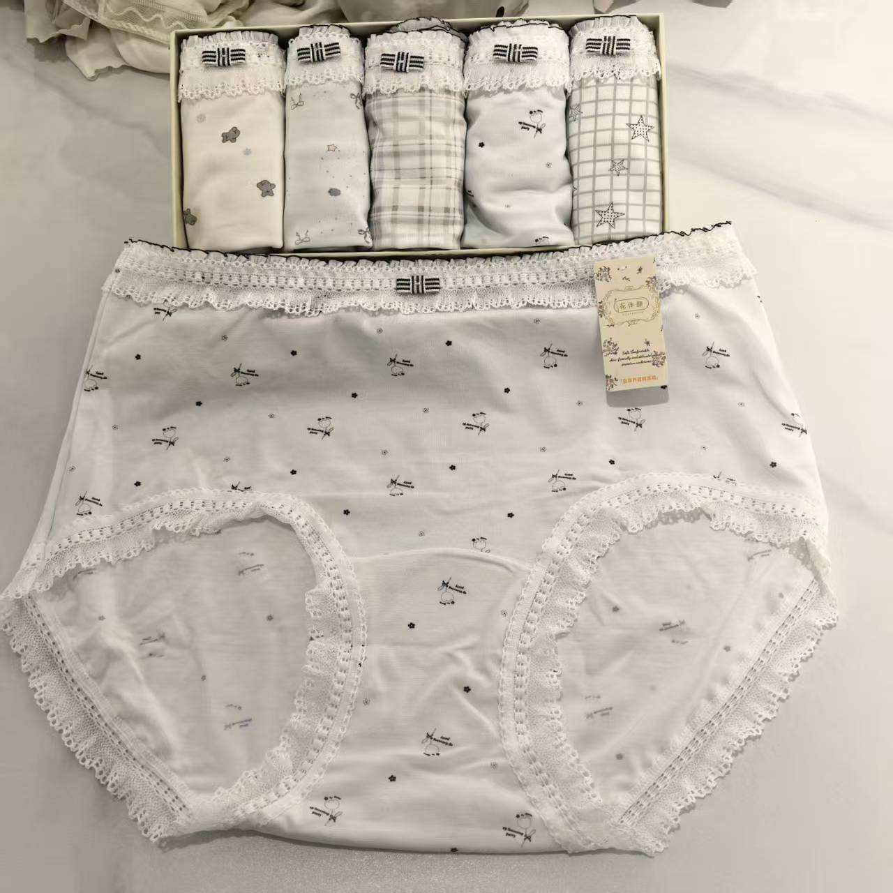 花伴颜5058盒装少女内裤抗菌底档虫草养宫裤中腰高弹透气女士内裤