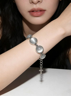 闺蜜情侣甜酷风粉仿猫眼石十字吊坠手链轻奢精致清冷小众ins日常