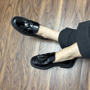 外贸真皮黑色复古英伦风流苏乐福鞋 中跟2026 女亮面舒适通勤小皮鞋