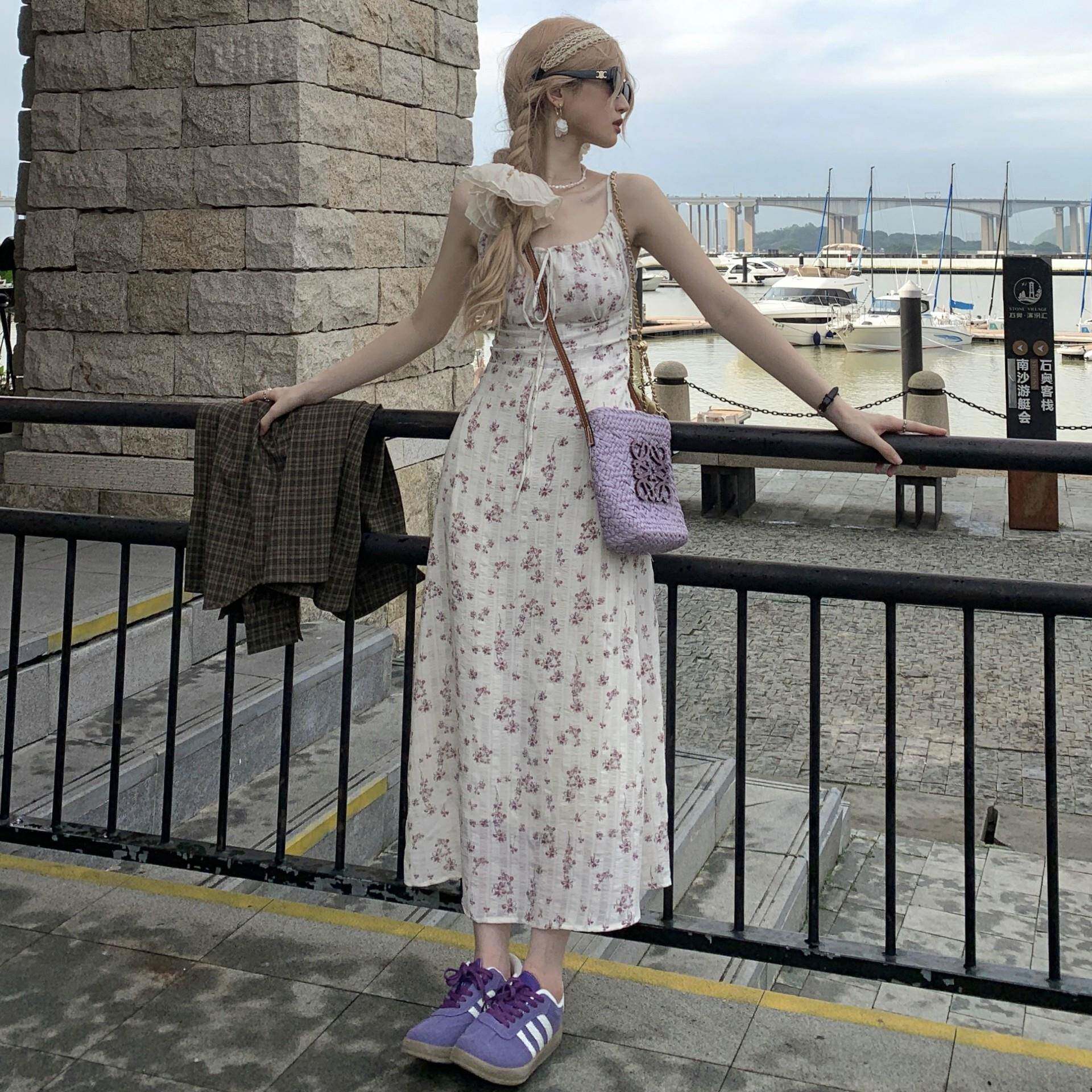 气质淑女初恋碎花连衣裙夏高档甜美小清新收腰显瘦度假风吊带长裙