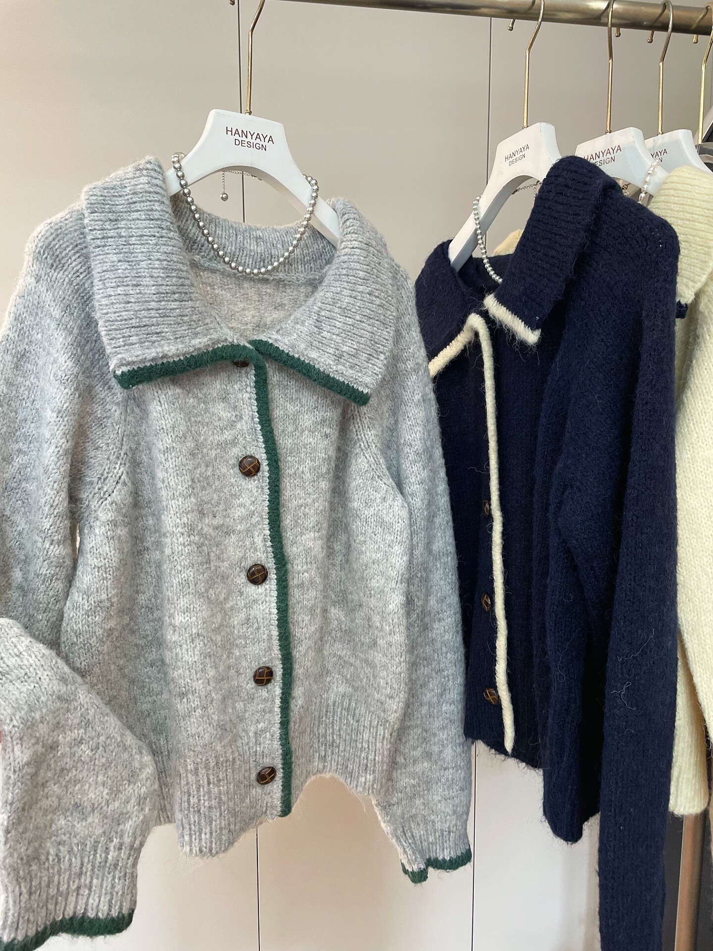 hanyaya 加厚大翻领设计纽扣开衫2025冬季单排扣撞色毛衣针织衫女