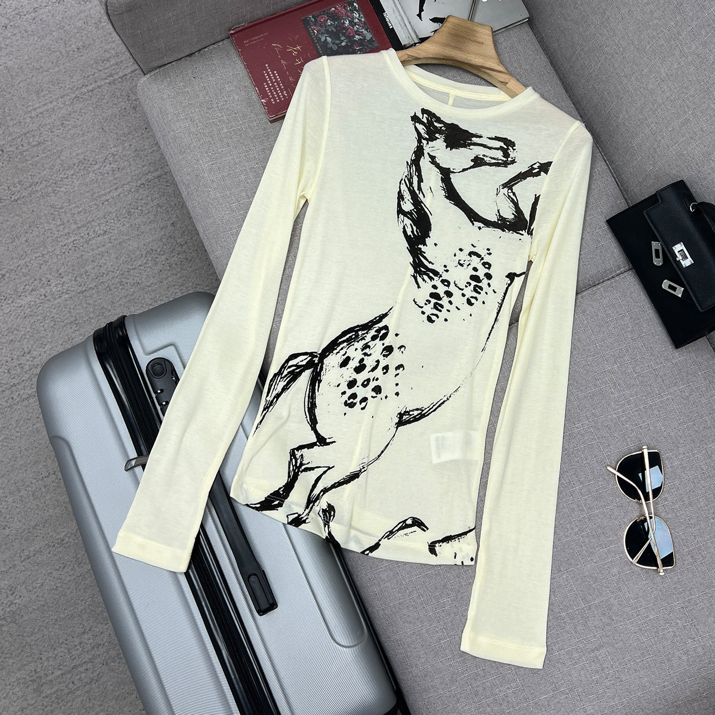 全羊毛直筒打底衫女印花水墨涂鸦长袖圆领套头针织衫亲肤透气上衣