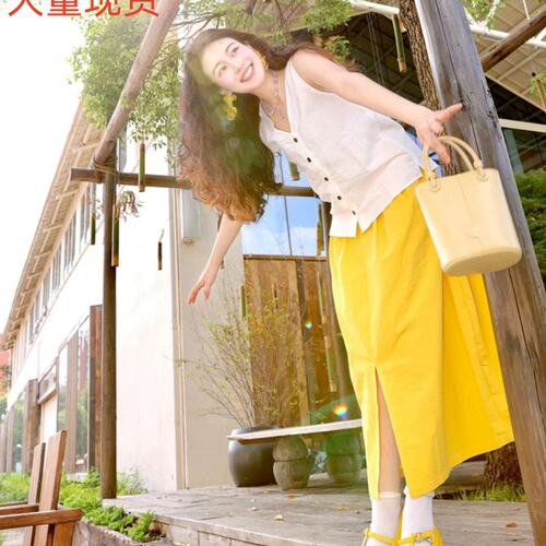 夏日多巴胺穿搭温柔系炸街奶乖气质名媛白色无袖衬衫别致绝美套装
