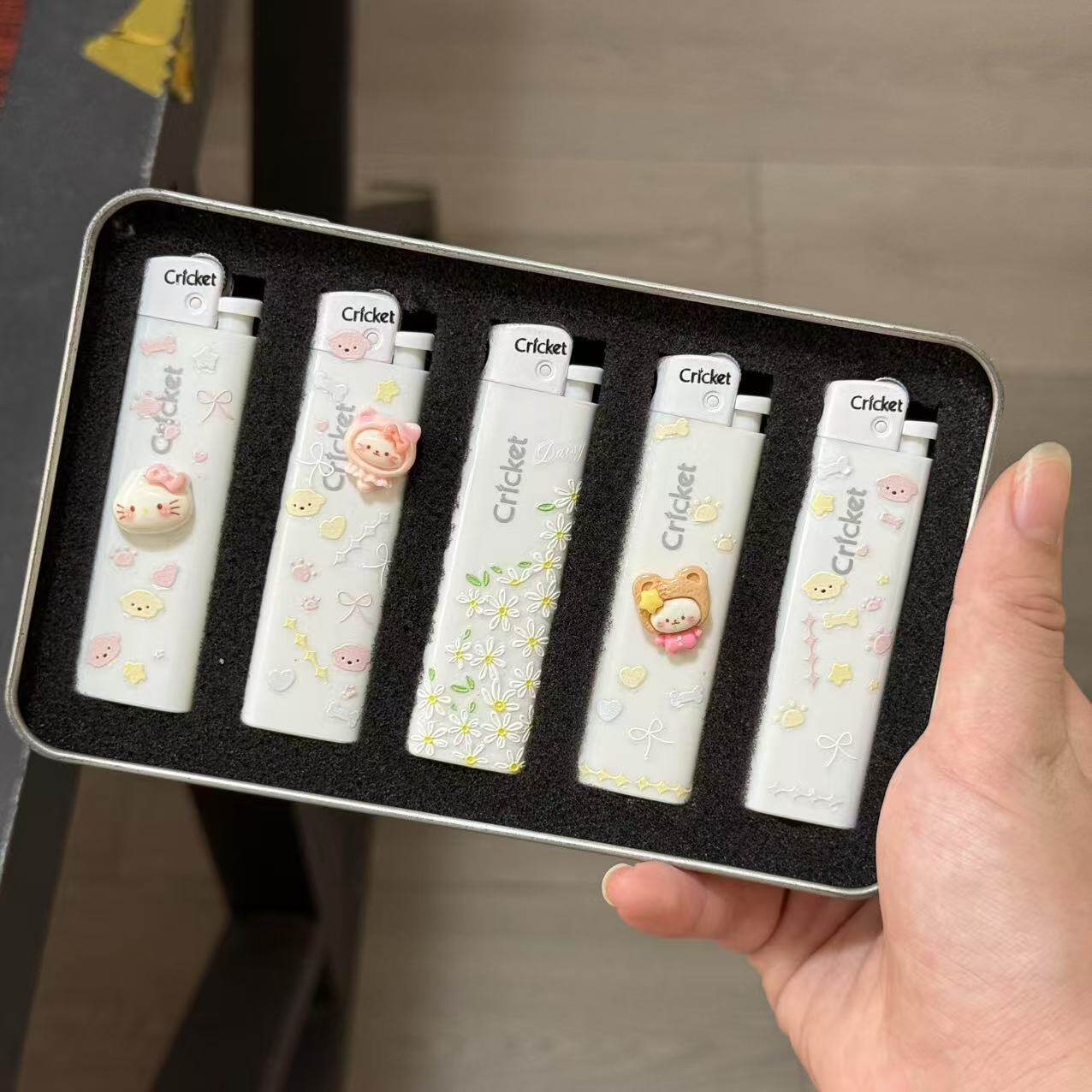 草蜢打火机砂轮明火可爱卡通高颜值可爱一次性明火打火机可送朋友