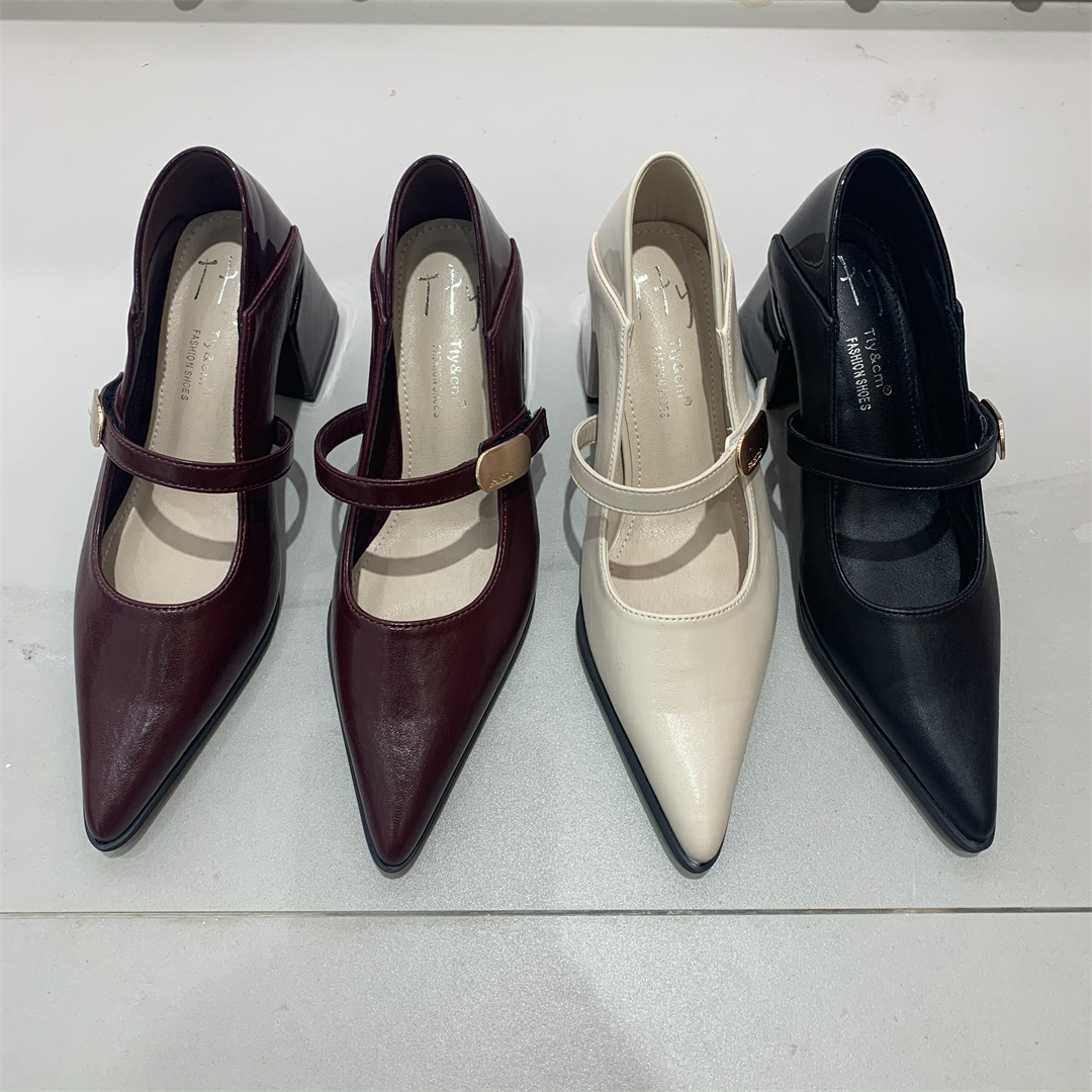 法式尖头通勤黑色高跟小众单鞋女2025春夏季玛丽珍粗跟晚晚小皮鞋