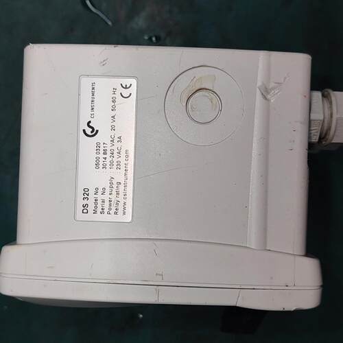 DS 320 安全继电器 230-240VAC 带显示屏按键 包邮议价维修