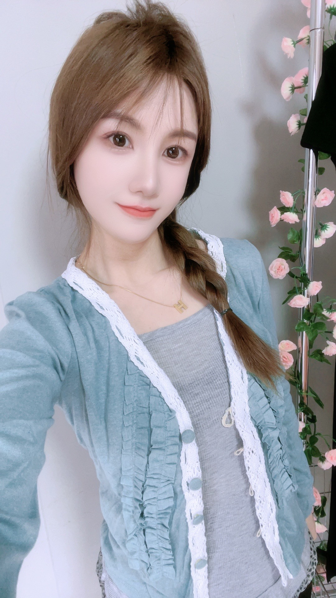 2024豆绿色花边系带V领长袖排扣纽扣开衫两件套吊带上衣T恤女装