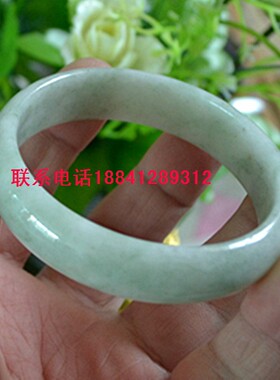 天然贵州翡翠浅绿色内径玉手镯