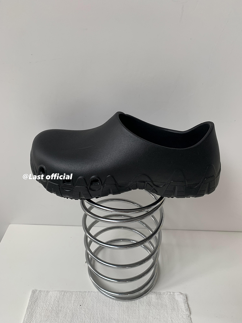 Last一脚蹬防滑透气休闲洞洞鞋女