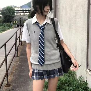 学院风穿搭小田凌短裙 原创套装 针织衫 刺绣背心基础款 叠穿宽松衬衫