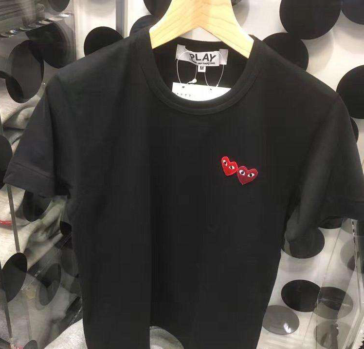 ÖíÅó¹·ÓÑ´ú¹º CDG PLAY´¨¾Ã±£Áá ÐØ¿ÚË«ºìÐÄTÐô