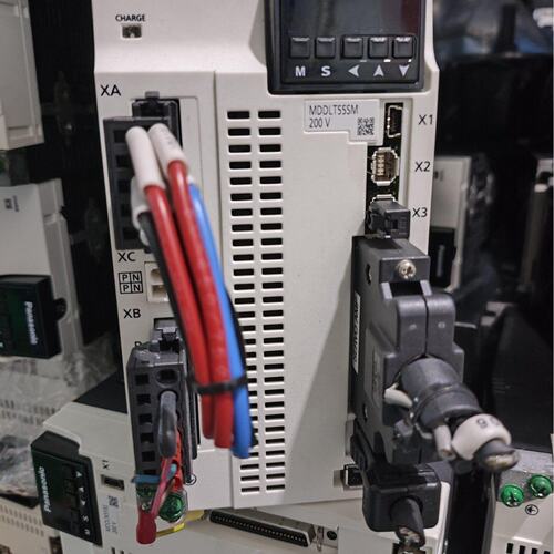 松下伺服驱动器MDDLT55SM，1.5kw功率，200-2议价