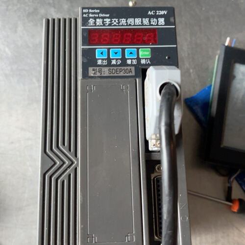 伺服驱动器。SDEP30A，实物拍摄，成色如图。功能正常！需议价