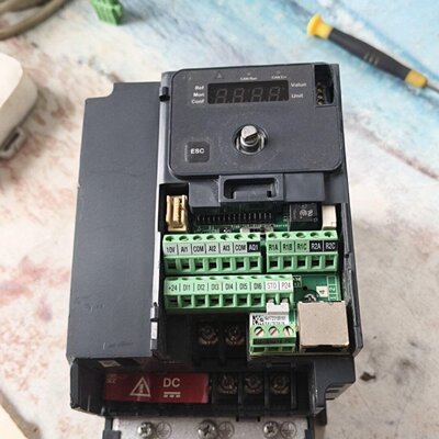 施耐德变频器ATV320U15M2C1.5kw220v议价